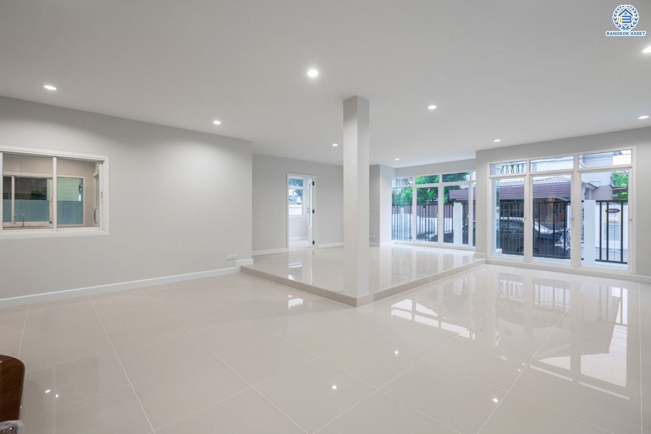 บ้านมือสองตกแต่งใหม่ ม.รัชชา2 บางใหญ่ หลังมุม เนื้อที่ 59 ตร.ว. ฟังก์ชัน 3 ห้องนอน 3 ห้องน้ำ 1 ห้องอเนกประสงค์ จอดรถได้ 2 คัน บนทำเลเชื่อมต่อถ.กาญจนาภิเษก ใกล้เซ็นทรัลเวสต์เกต ทางด่วน "กาญจนาภิเษก" และรถไฟฟ้าสายสีม่วง "สถานีตลาดบางใหญ่"